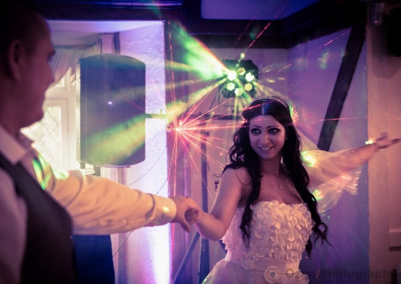 Ozgo Wedding Photography - Bride and groom first dance