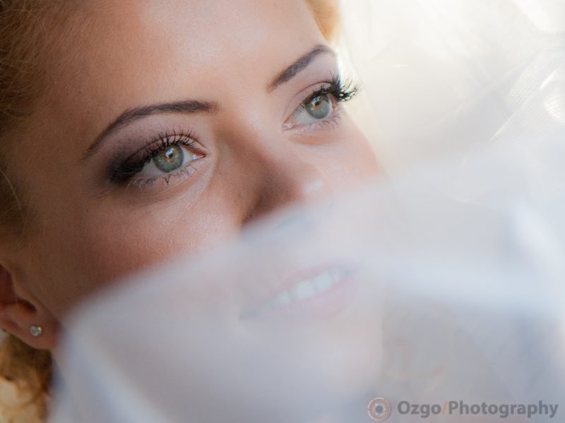 Ozgo Wedding Photography - Bride looking in the distance